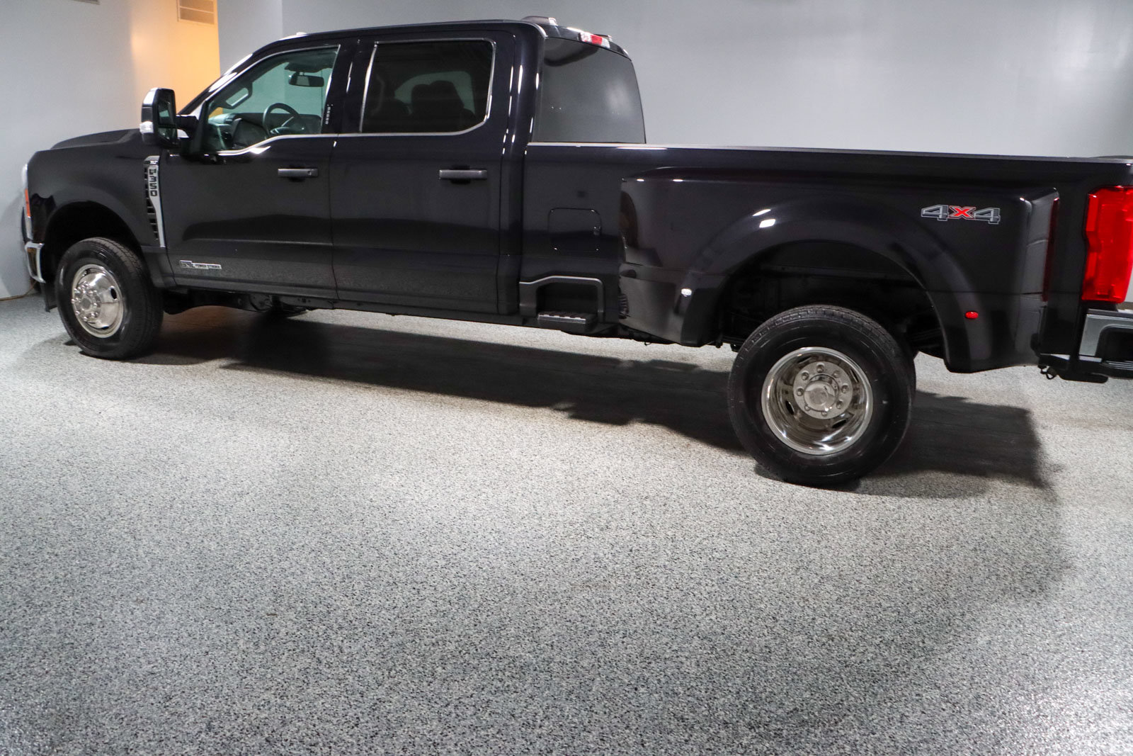 Used 2023 Ford F350 XLT AWD/4WD image 10