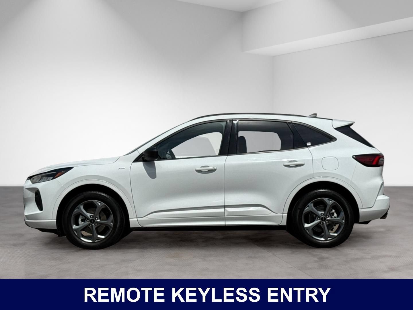 Used 2023 Ford Escape ST-Line w/ Tech Pack #1 AWD/4WD image 3