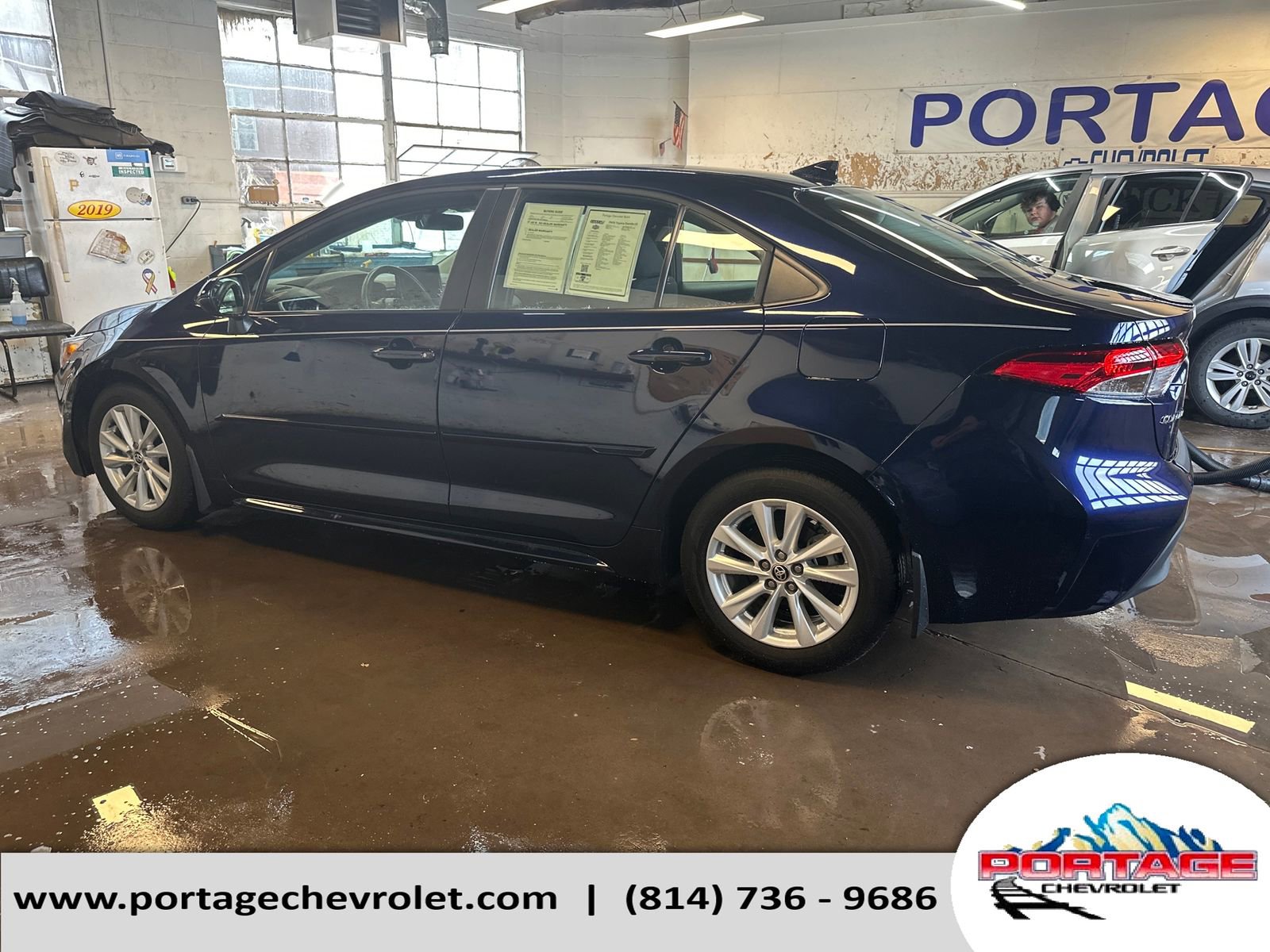 Used 2025 Toyota Corolla LE w/ LE Premium Package image 2