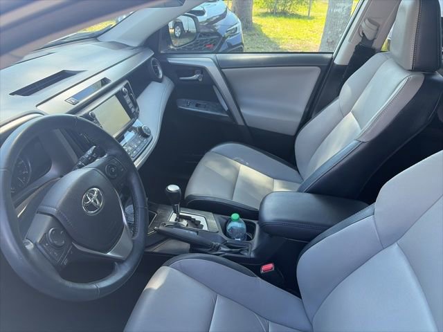 Used 2017 Toyota RAV4 Platinum FWD image 3