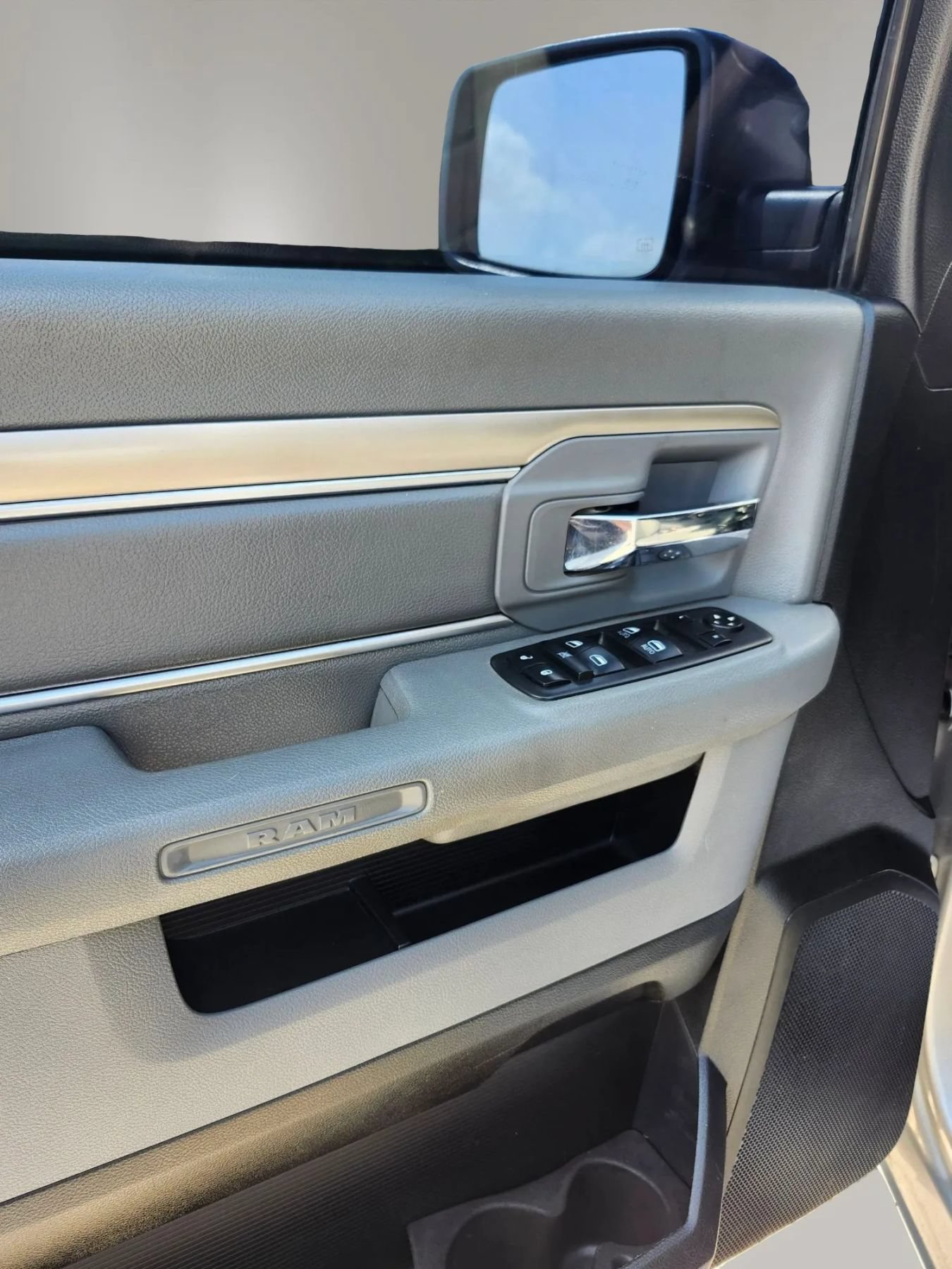 Used 2018 RAM 1500 Classic SLT AWD/4WD image 22
