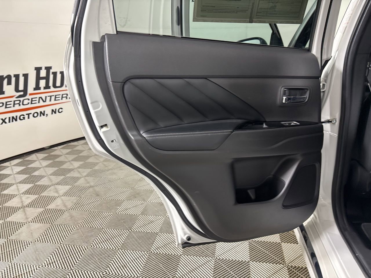 Used 2020 Mitsubishi Outlander SEL image 17