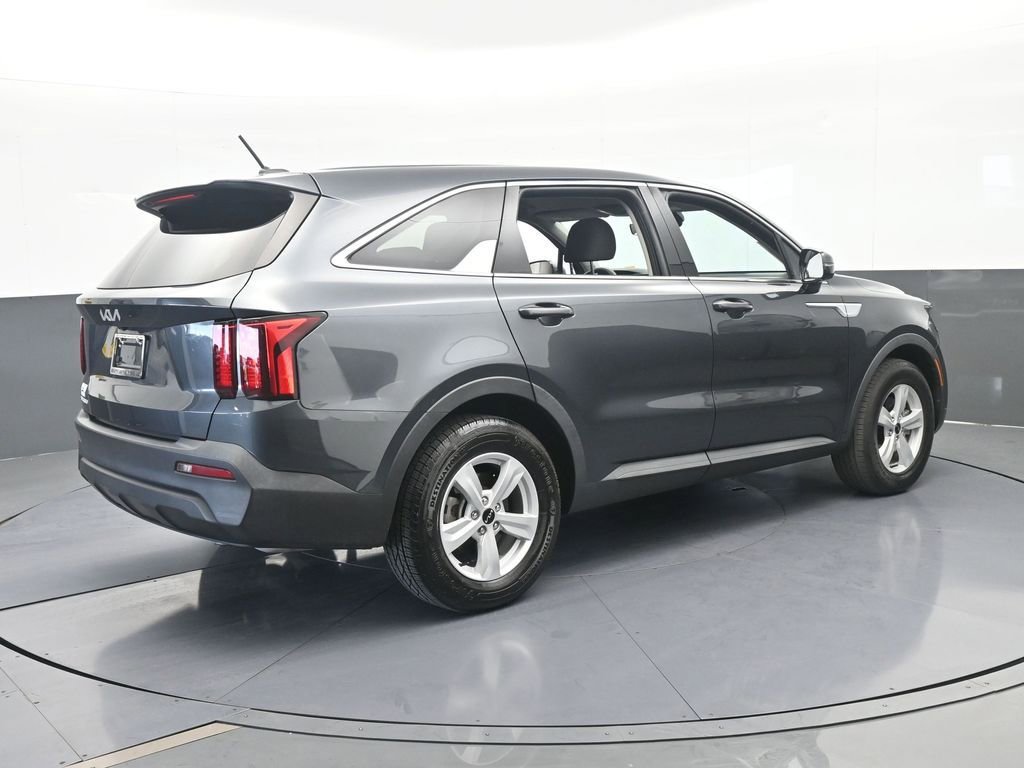 Used 2023 Kia Sorento LX FWD image 6