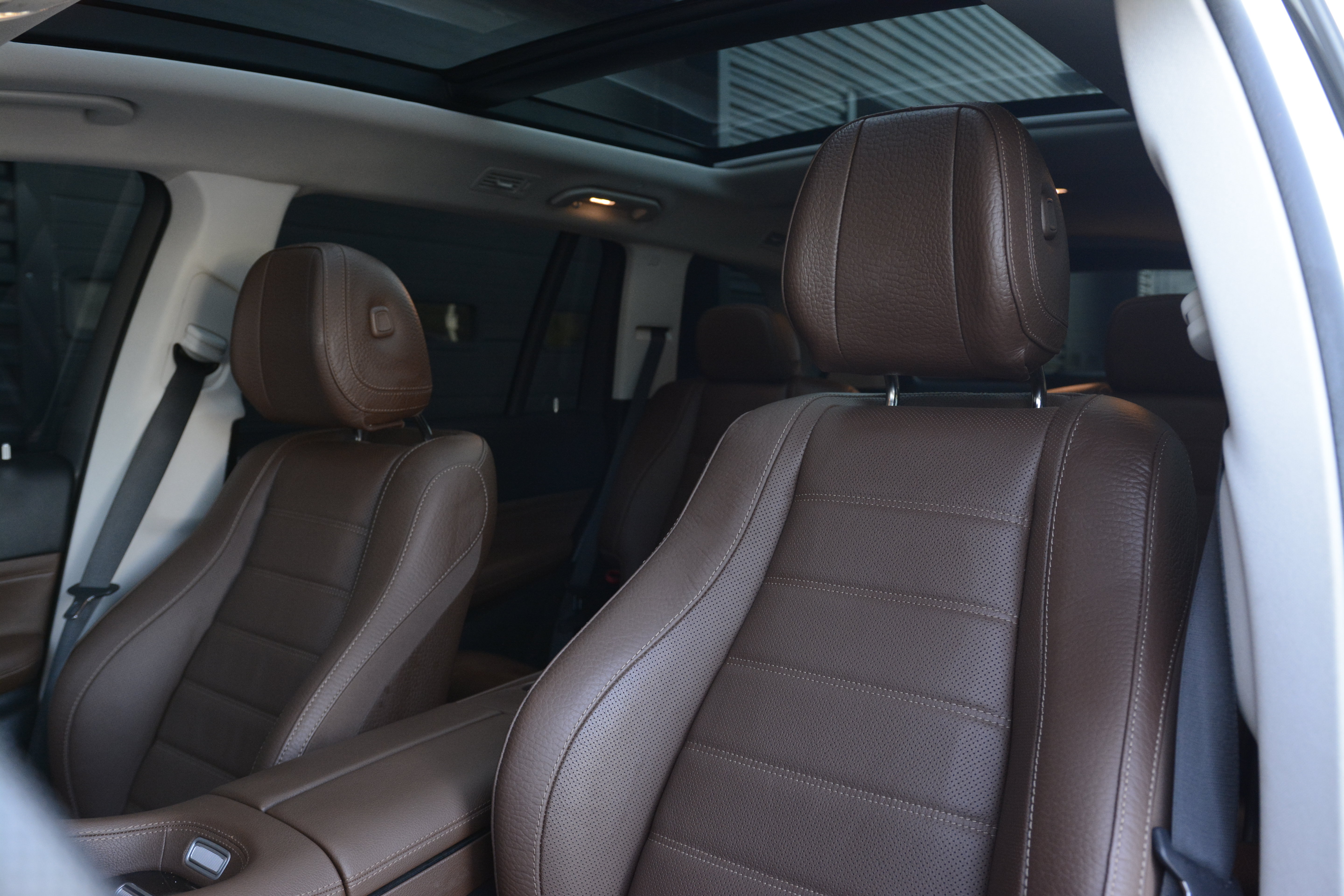 Used 2024 Mercedes-Benz GLS 450 4MATIC image 5