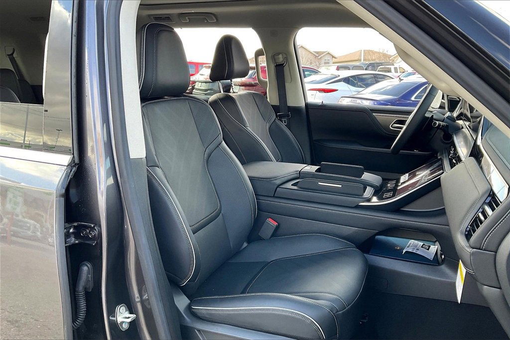New 2025 INFINITI QX80 Luxe image 11