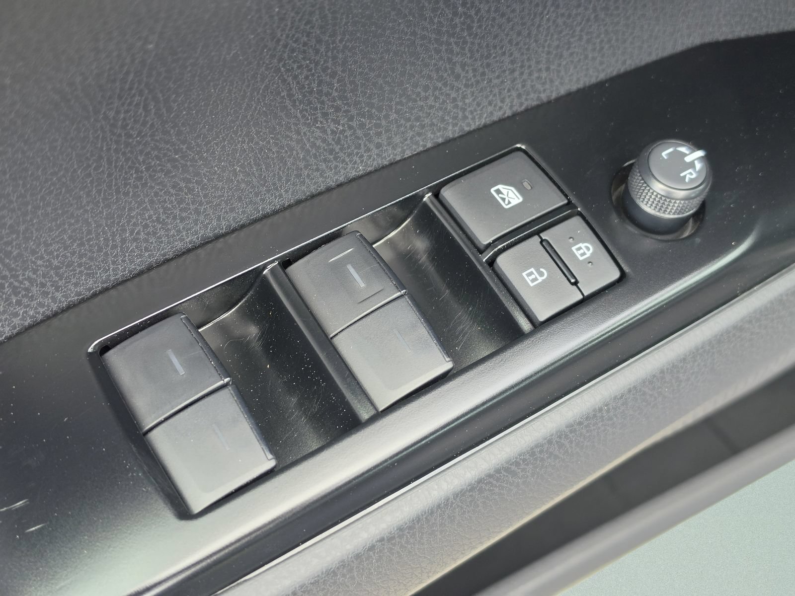 Used 2026 Toyota Camry SE w/ Convenience Package FWD image 20