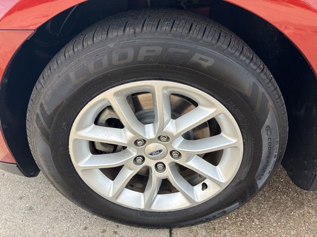 Used 2014 Ford Taurus SE image 12