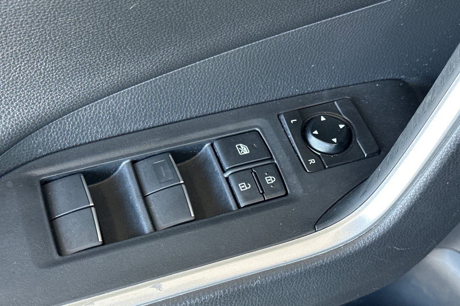 Used 2019 Toyota RAV4 Limited w/ Advanced Technology Package AWD/4WD image 14