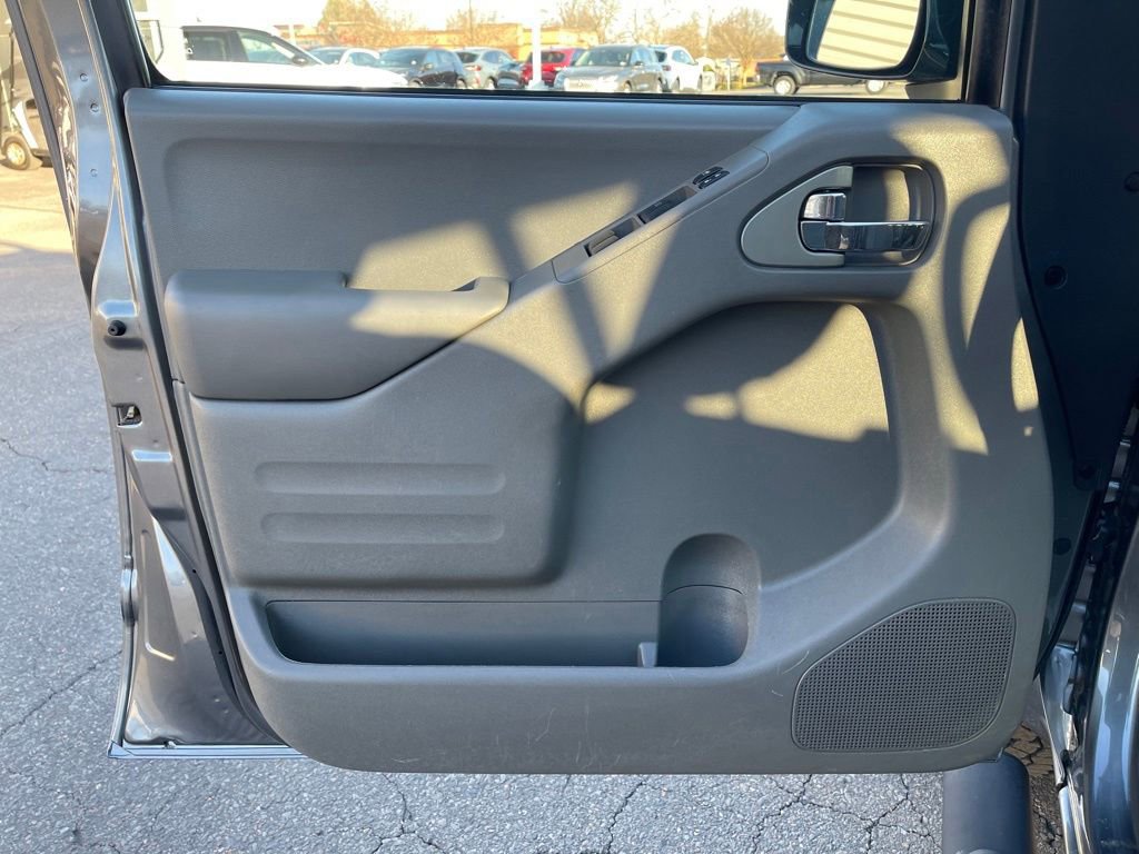 Used 2020 Nissan Frontier SV w/ Midnight Edition Floor Mats image 18