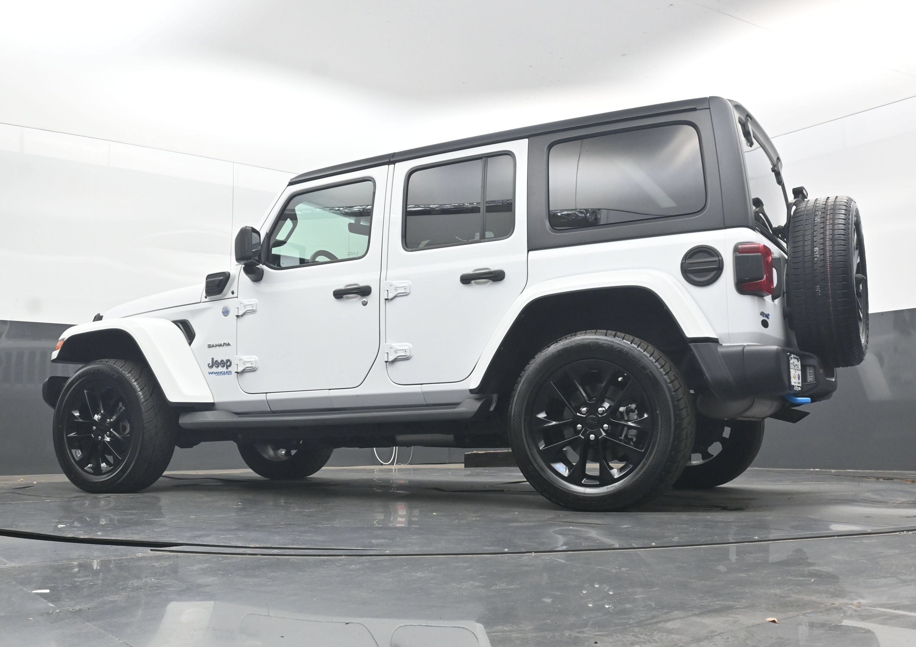 Used 2022 Jeep Wrangler Unlimited Sahara AWD/4WD image 28