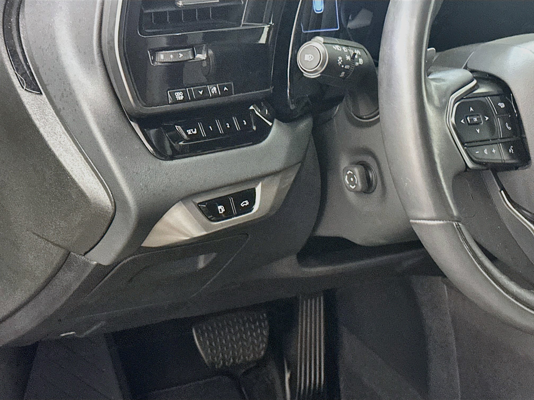 Used 2024 Lexus RX 350 Premium w/ Kick Sensor & Tow Package AWD/4WD image 17