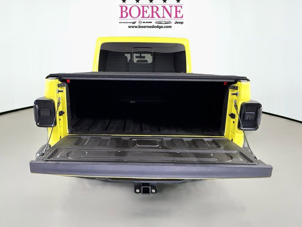 Used 2023 Jeep Gladiator Mojave w/ Cold Weather Group image 25