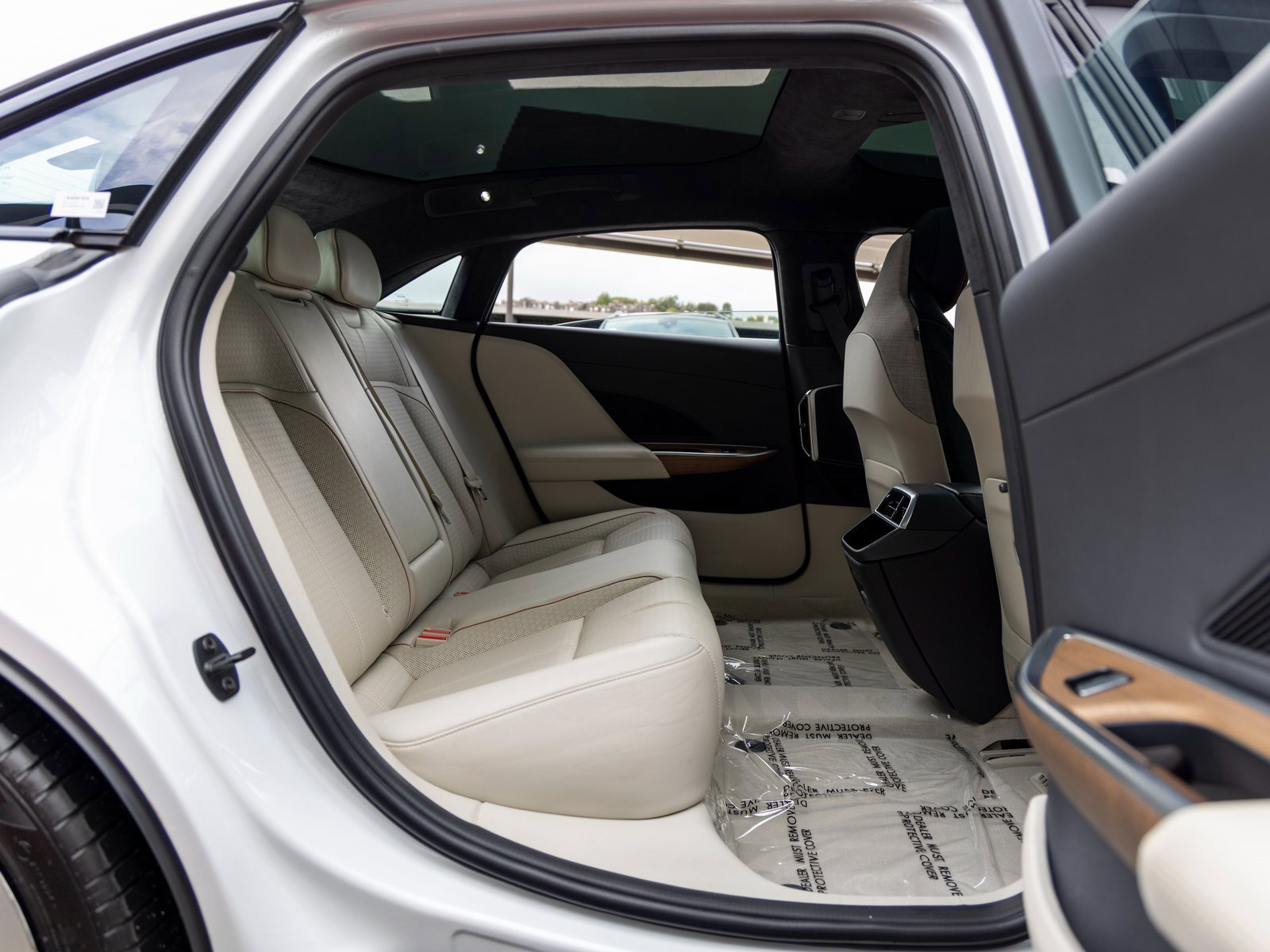 Used 2022 Lucid Air Grand Touring image 46