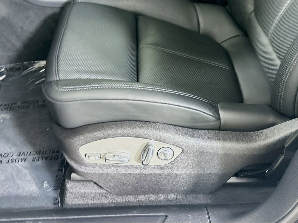 Certified 2026 Porsche Macan AWD/4WD image 22