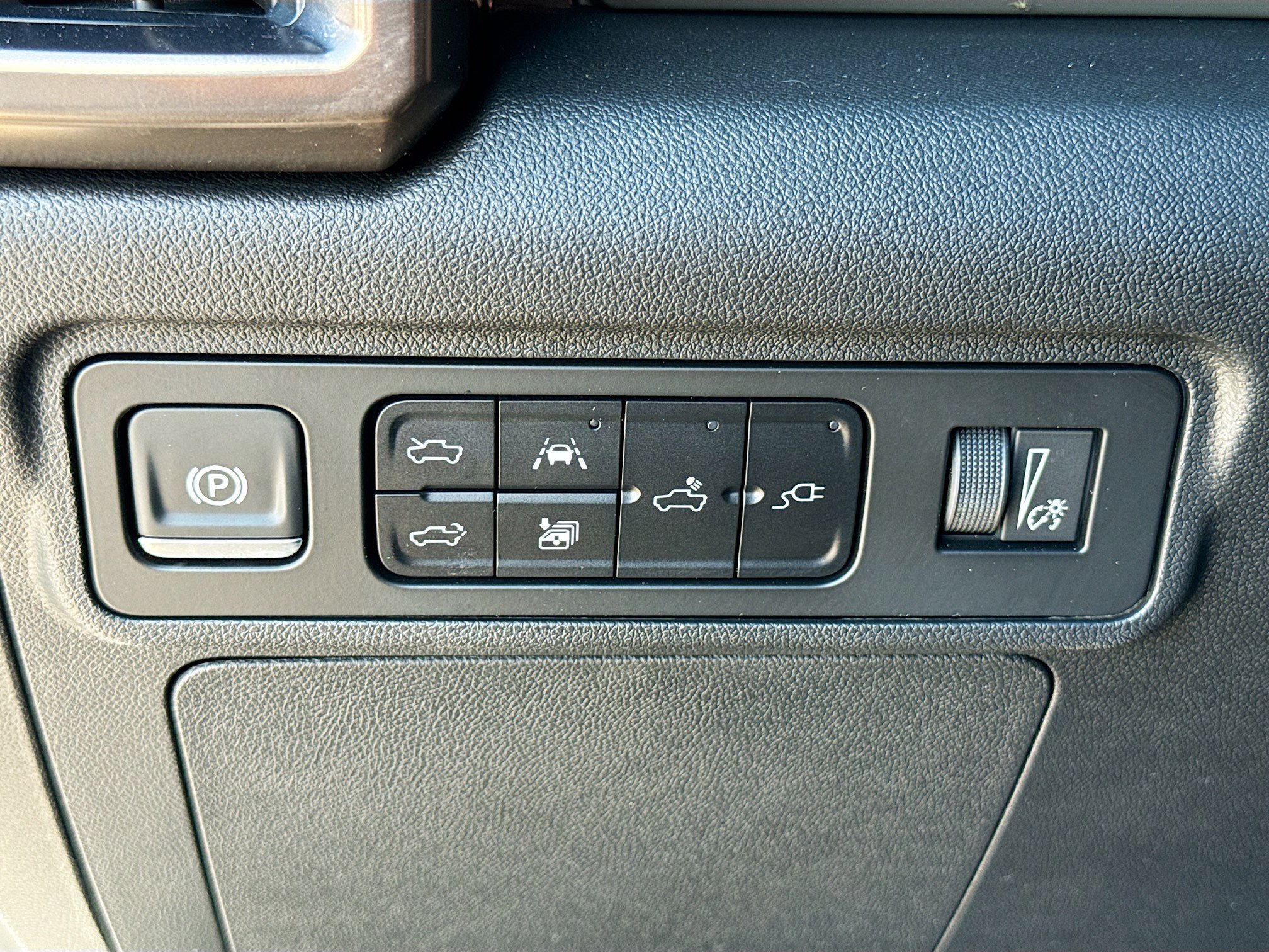 Used 2025 GMC Hummer EV 2X w/ LPO, Dark Essentials Package image 37