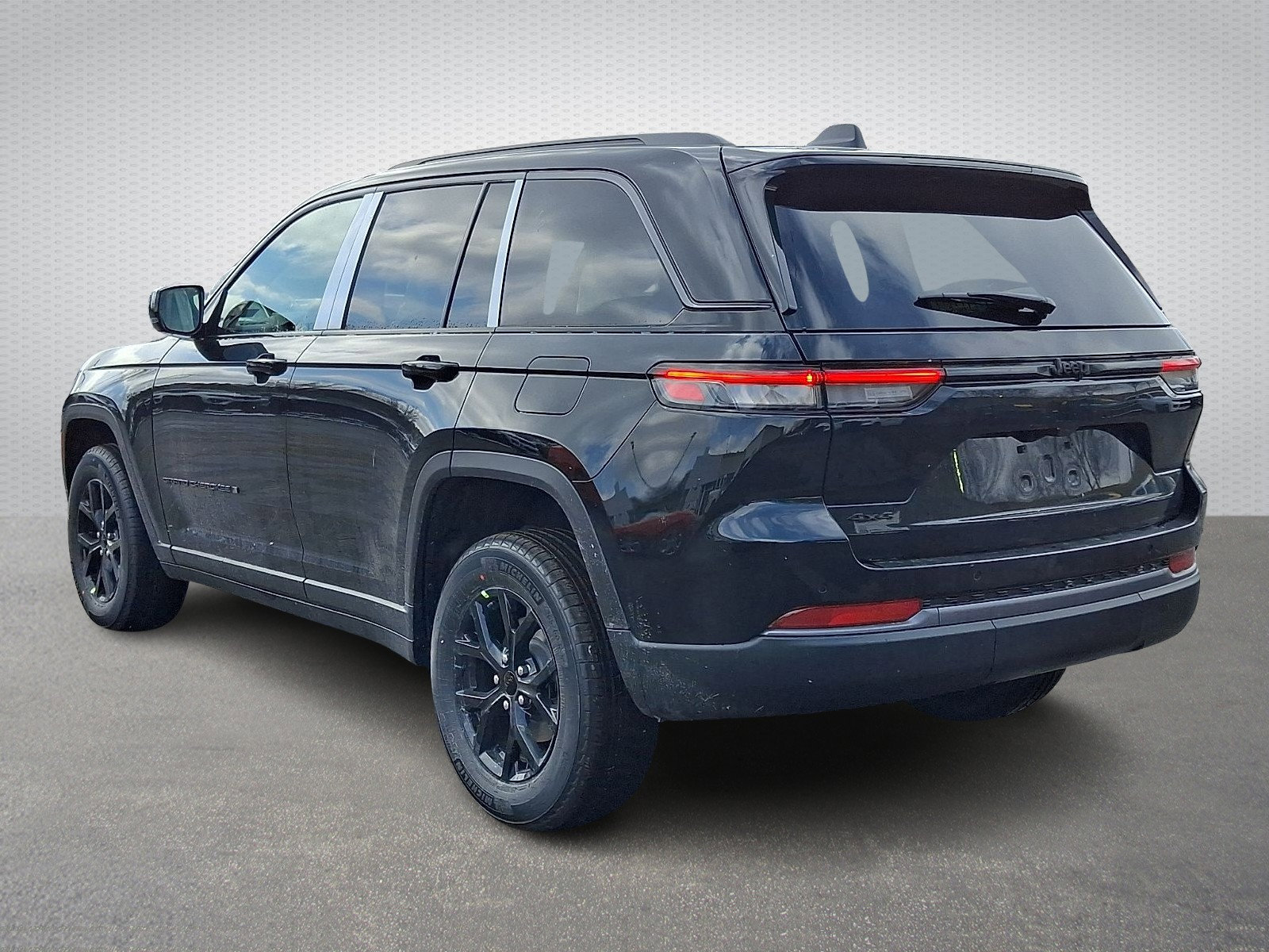 New 2026 Jeep Grand Cherokee Altitude image 4