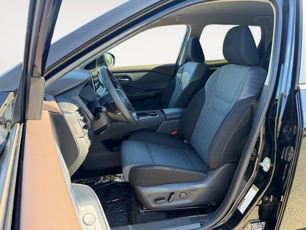 Used 2023 Nissan Rogue SV AWD/4WD image 6