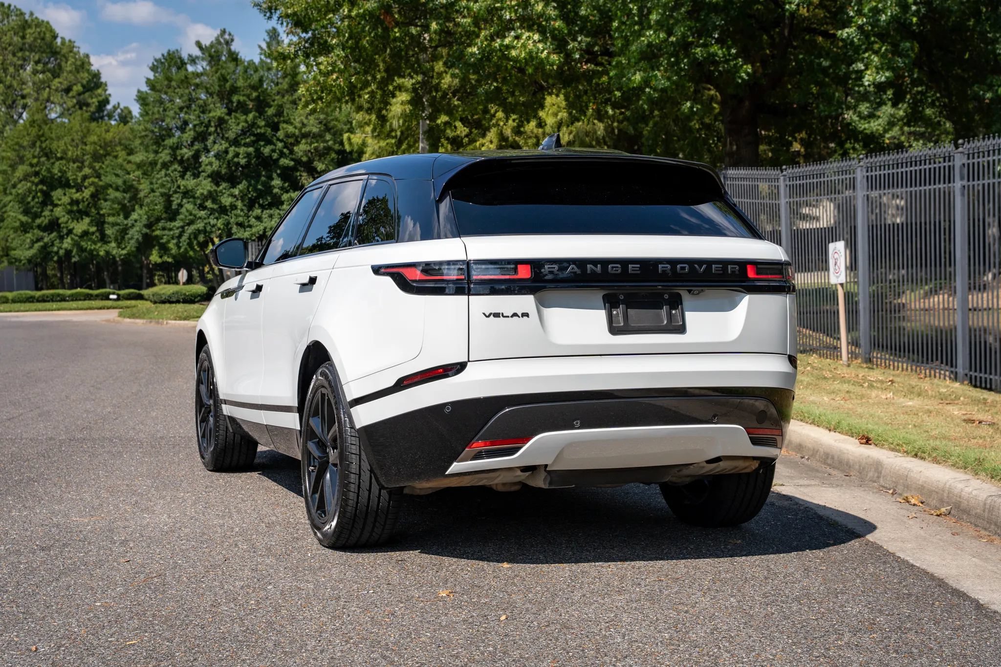 Used 2024 Land Rover Range Rover Velar Dynamic SE AWD/4WD image 7