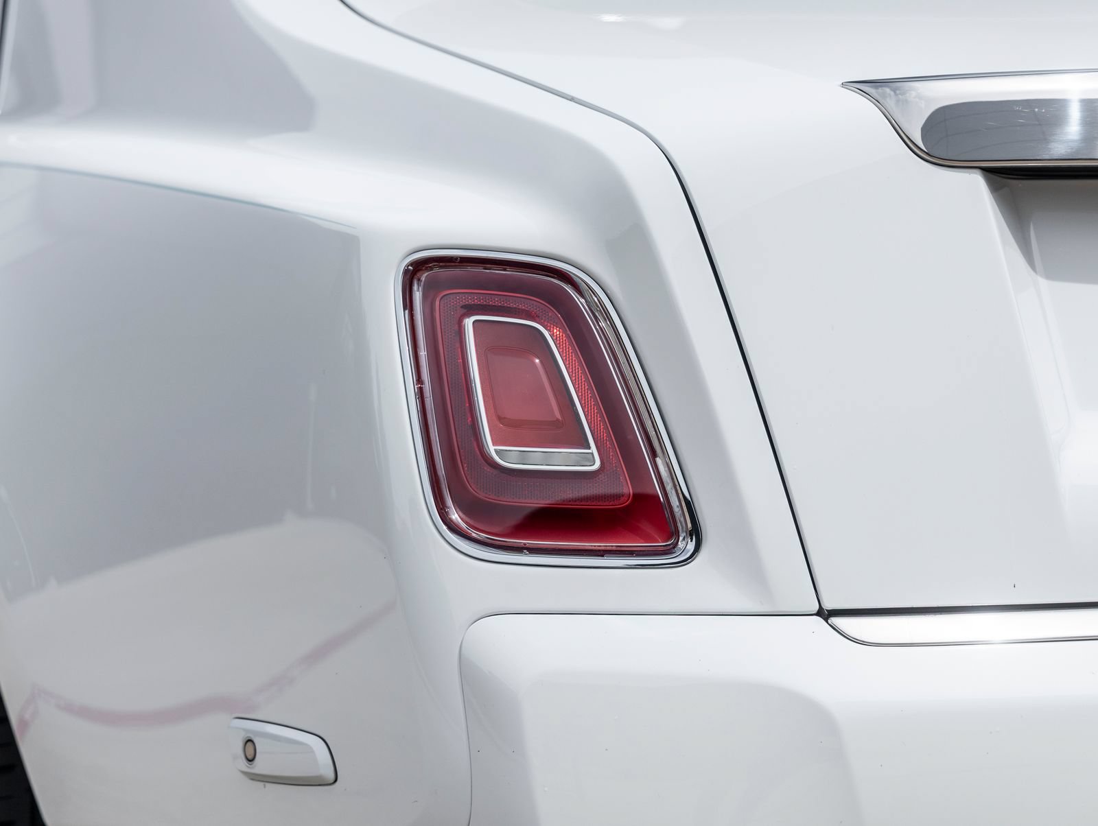 Used 2023 Rolls-Royce Phantom Extended Wheelbase w/ Leather Finishing Pack RWD image 14