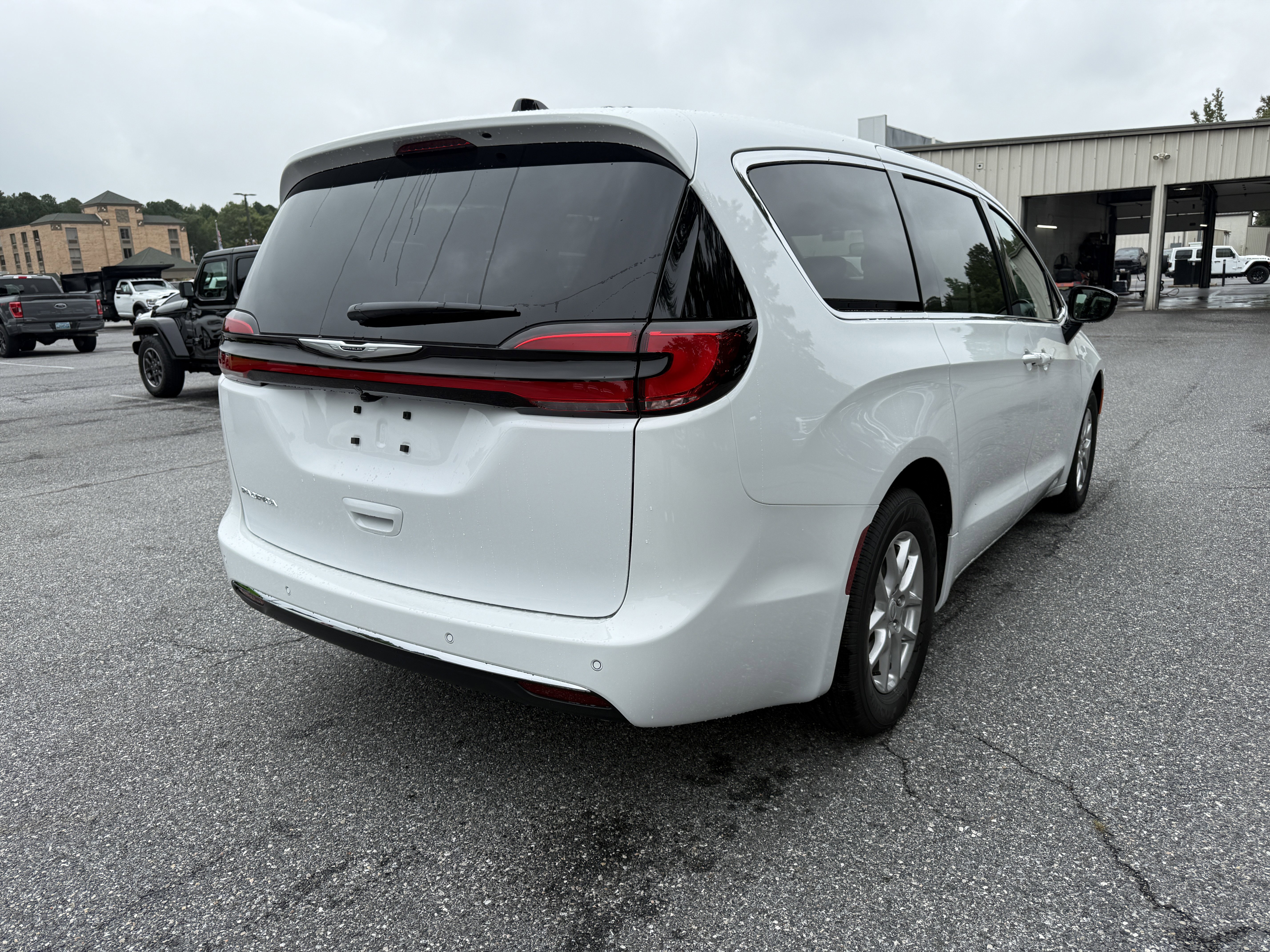 New 2026 Chrysler Pacifica Select image 8