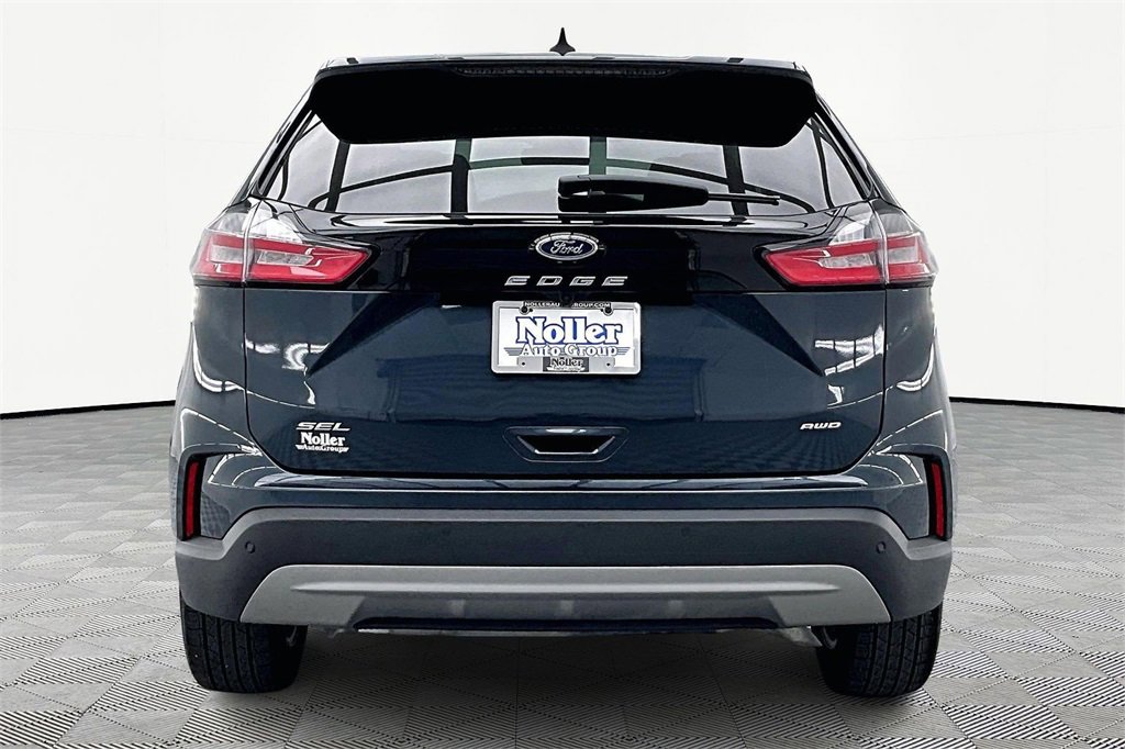 Used 2024 Ford Edge SEL w/ Convenience Package image 4