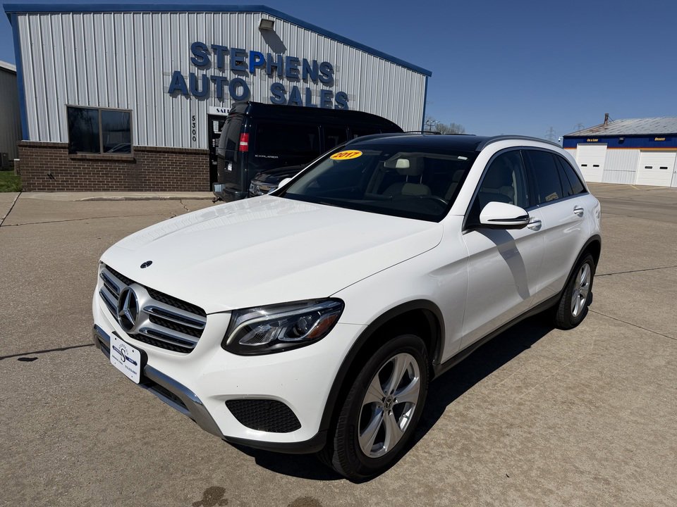 Used 2017 Mercedes-Benz GLC 300 4MATIC image 1