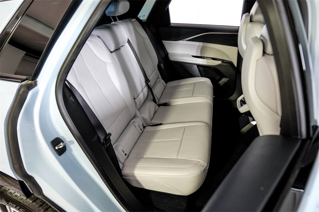 Used 2024 Cadillac Lyriq Luxury image 37