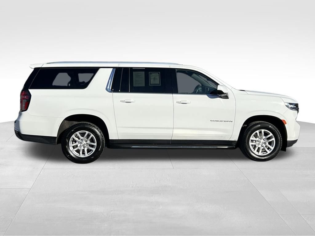 Used 2024 Chevrolet Suburban LT image 3