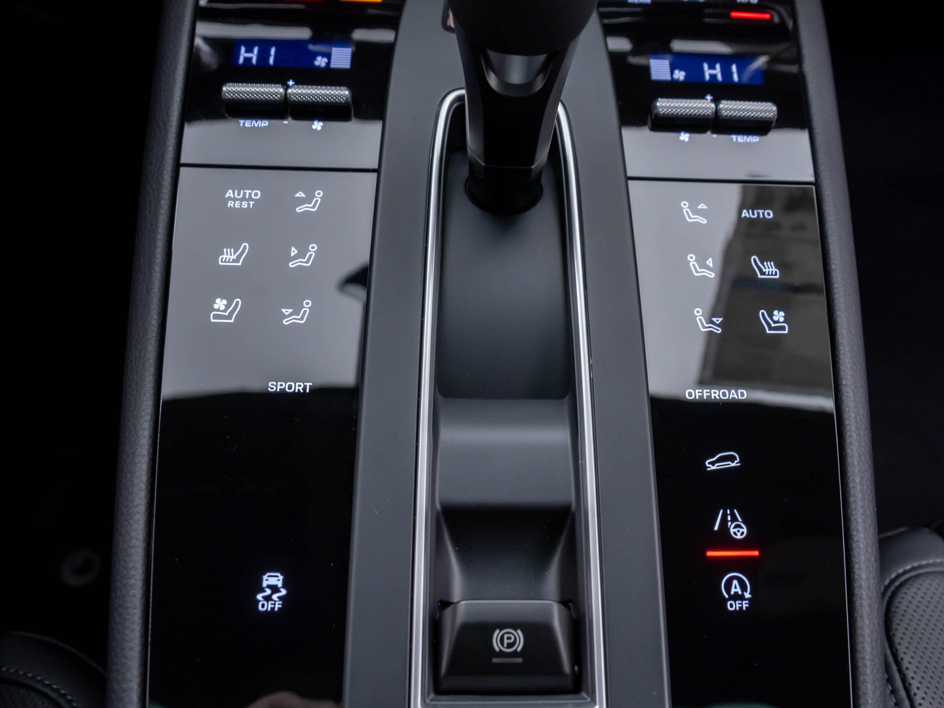 Certified 2026 Porsche Macan AWD/4WD image 28