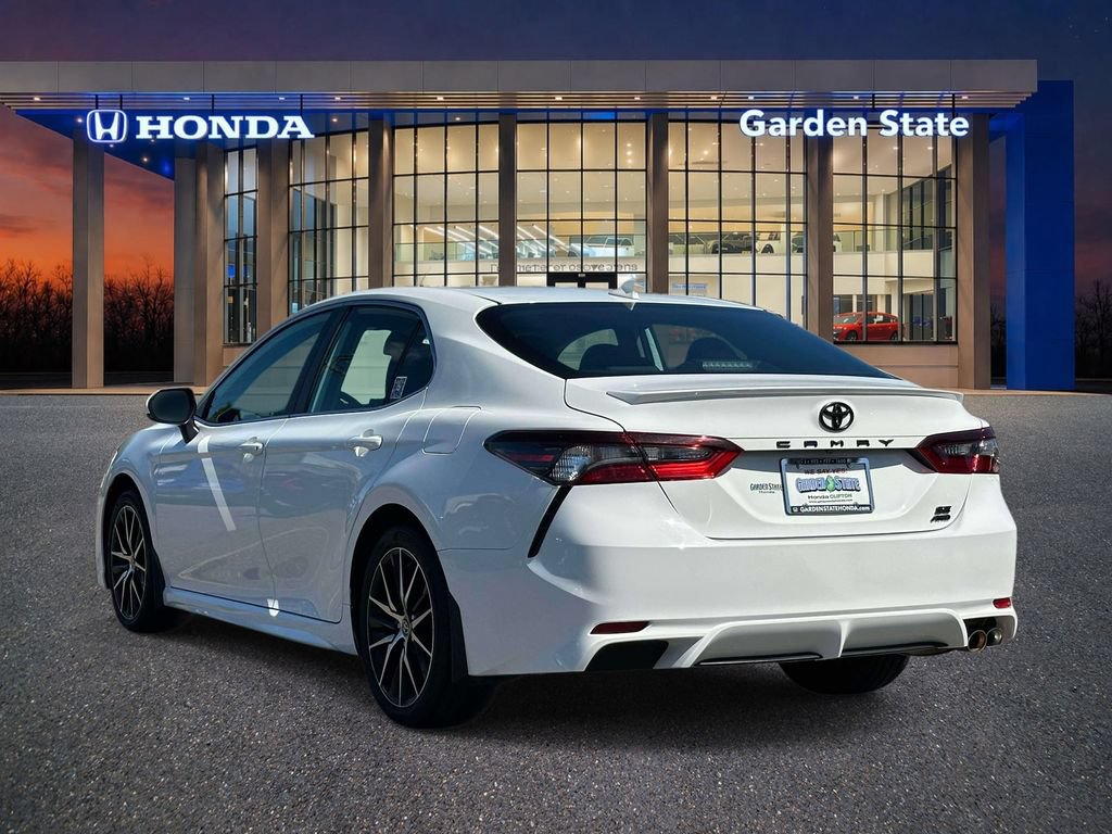 Used 2023 Toyota Camry SE AWD/4WD image 4