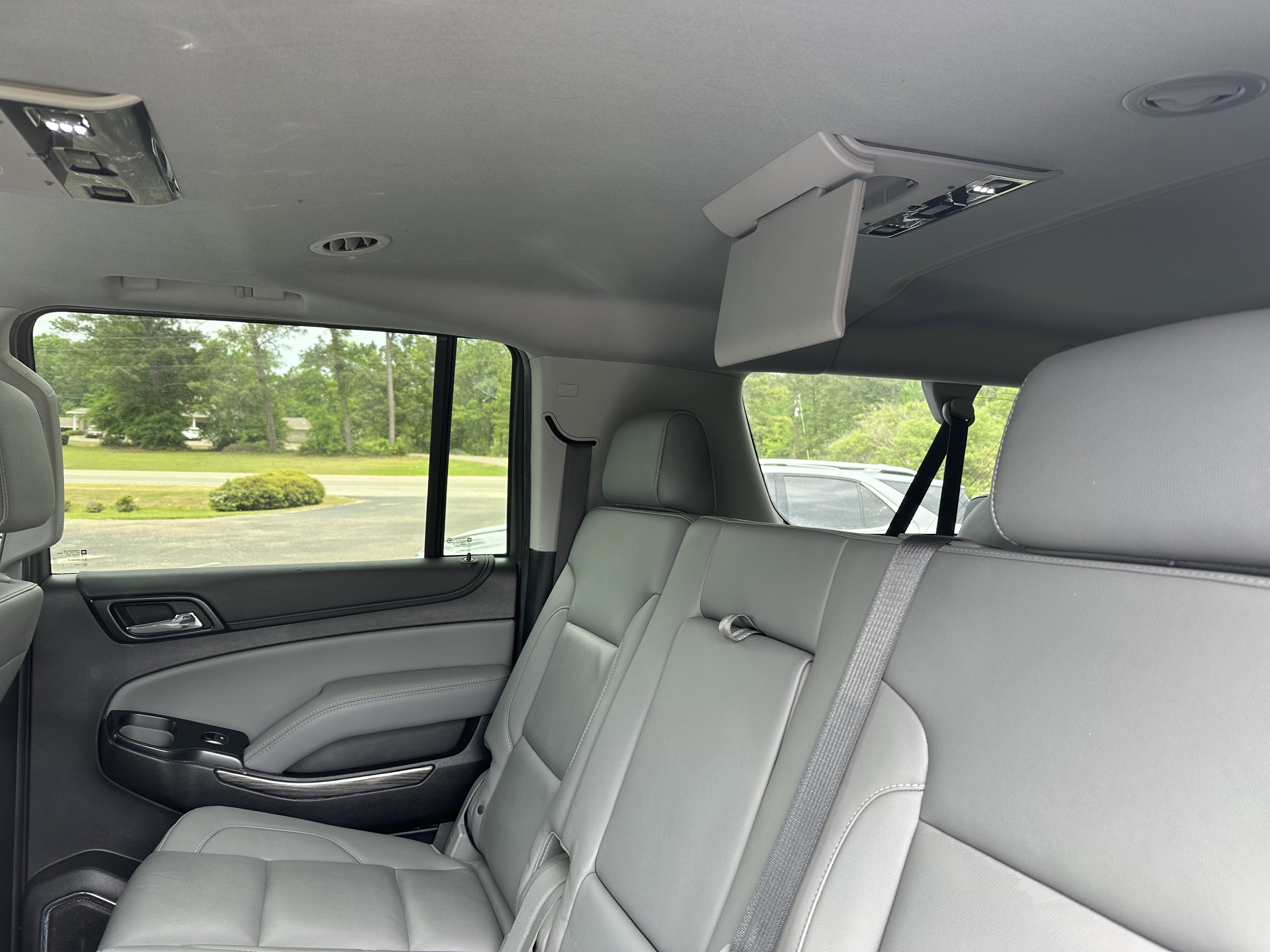 Used 2019 Chevrolet Suburban LT RWD image 12