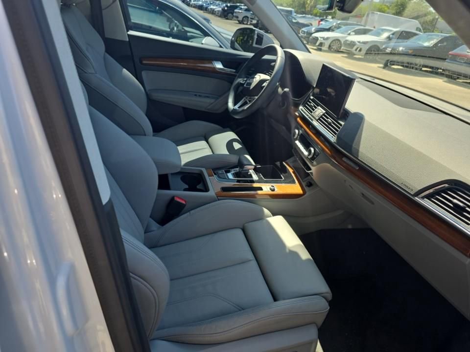 Used 2024 Audi Q5 e Premium Plus w/ Premium Plus Package AWD/4WD image 9