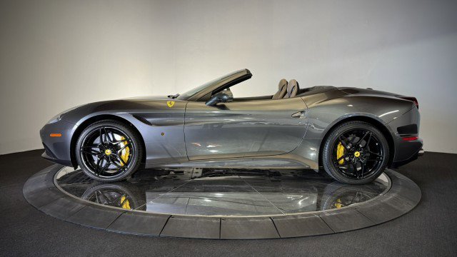 Used 2015 Ferrari California T image 43
