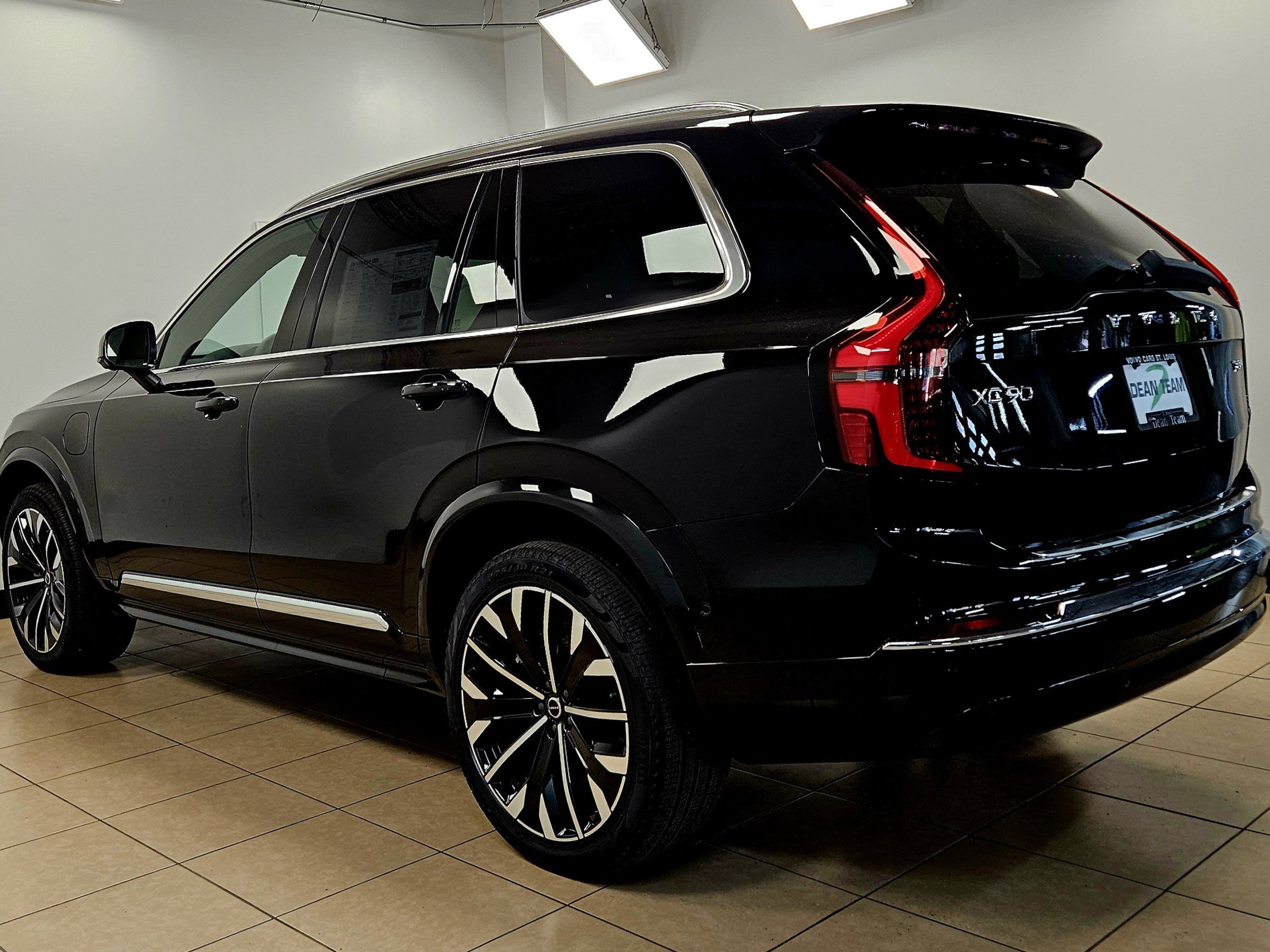 New 2026 Volvo XC90 T8 Plus w/ Protection Package Premier AWD/4WD image 5
