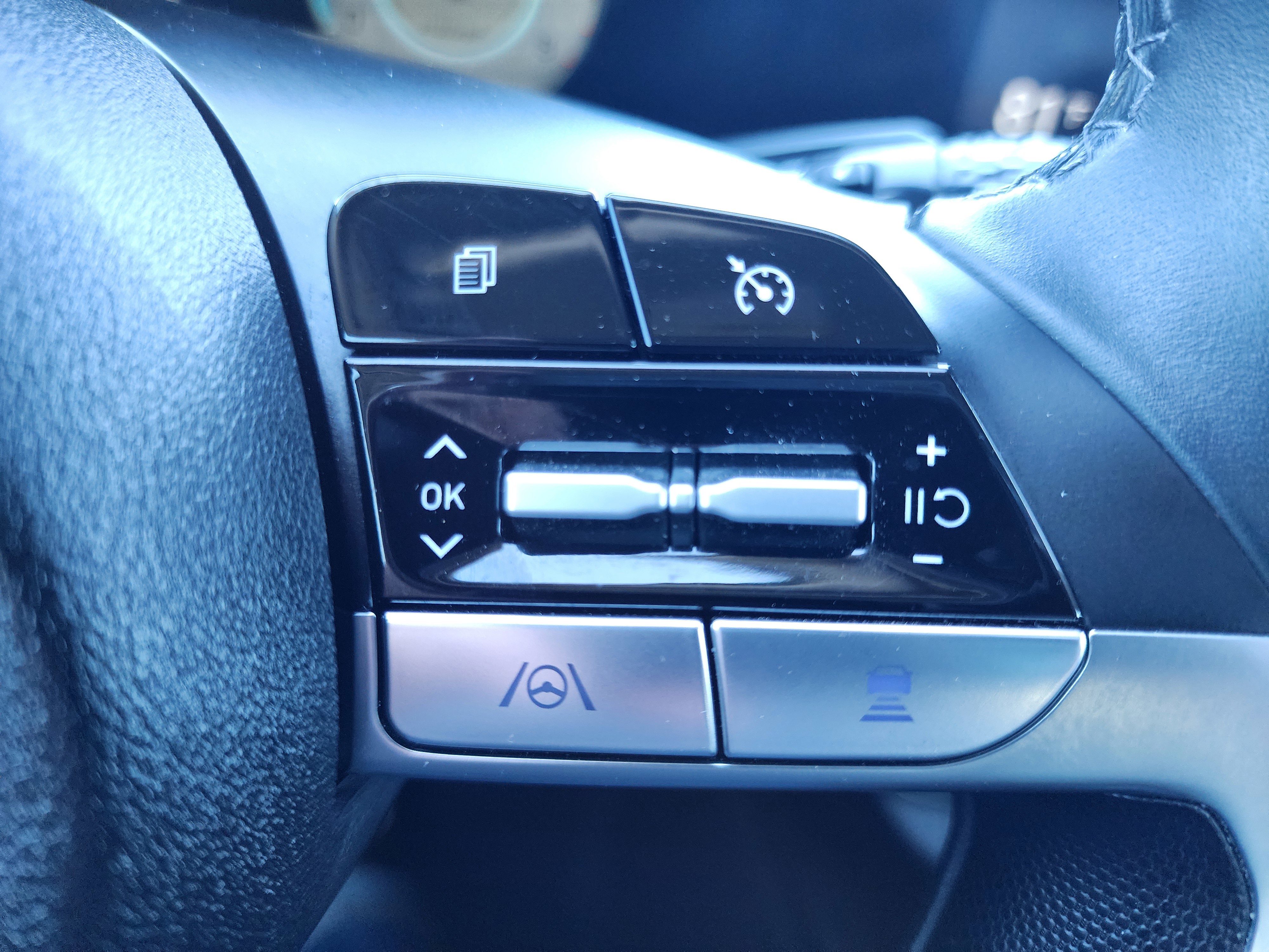 Used 2021 Hyundai Elantra Limited image 19