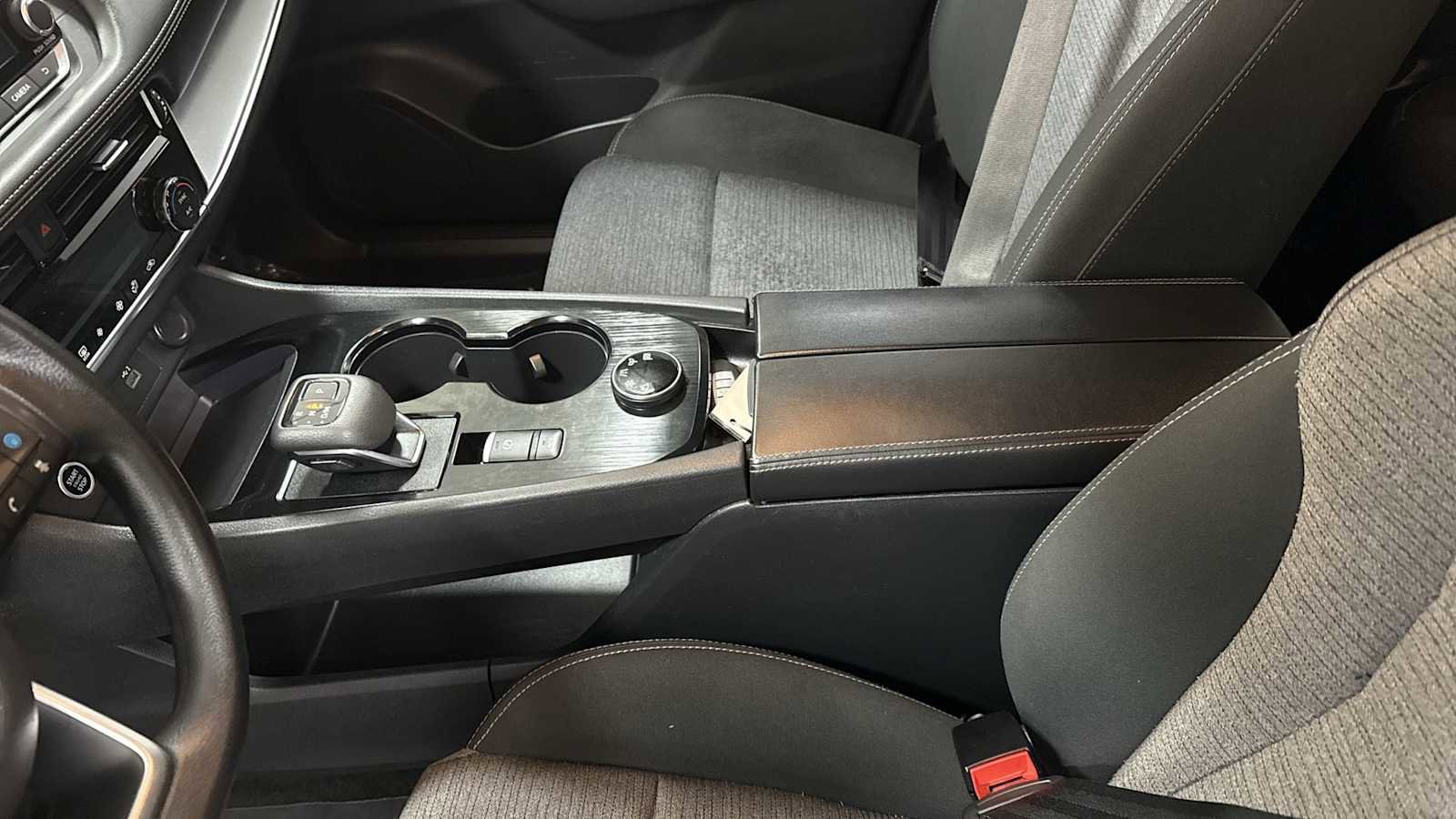 Used 2022 Nissan Rogue SV image 22