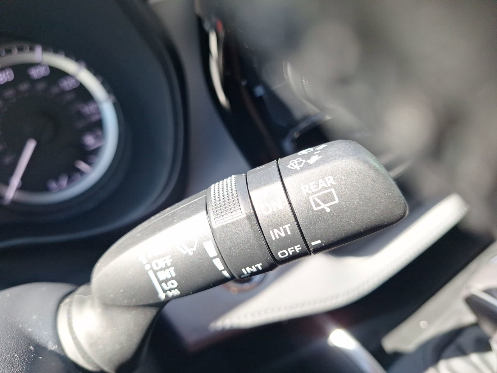 Used 2023 Toyota Highlander LE FWD image 23