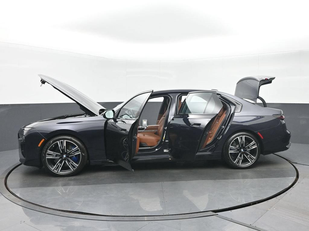 Used 2023 BMW 760i xDrive w/ Luxury Rear Seating Package AWD/4WD image 40