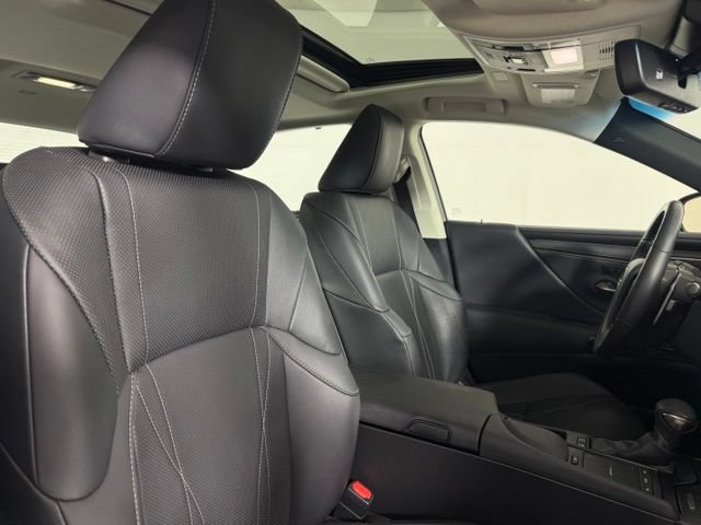 Certified 2022 Lexus ES 300h Ultra Luxury w/ Accessory Package 2 FWD image 19