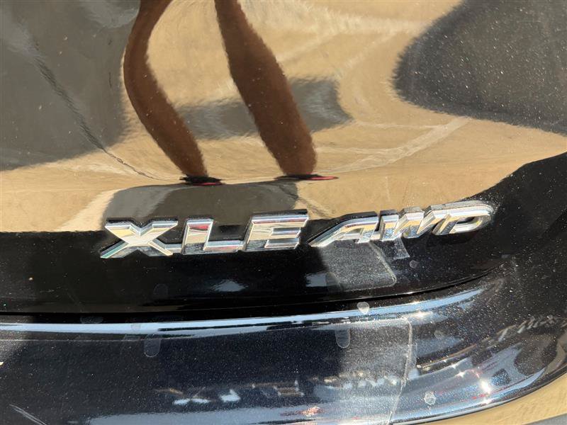 Used 2019 Toyota Highlander XLE AWD/4WD image 23