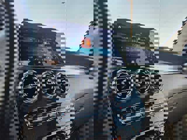 Used 2021 Mercedes-Benz GLC 300 image 27