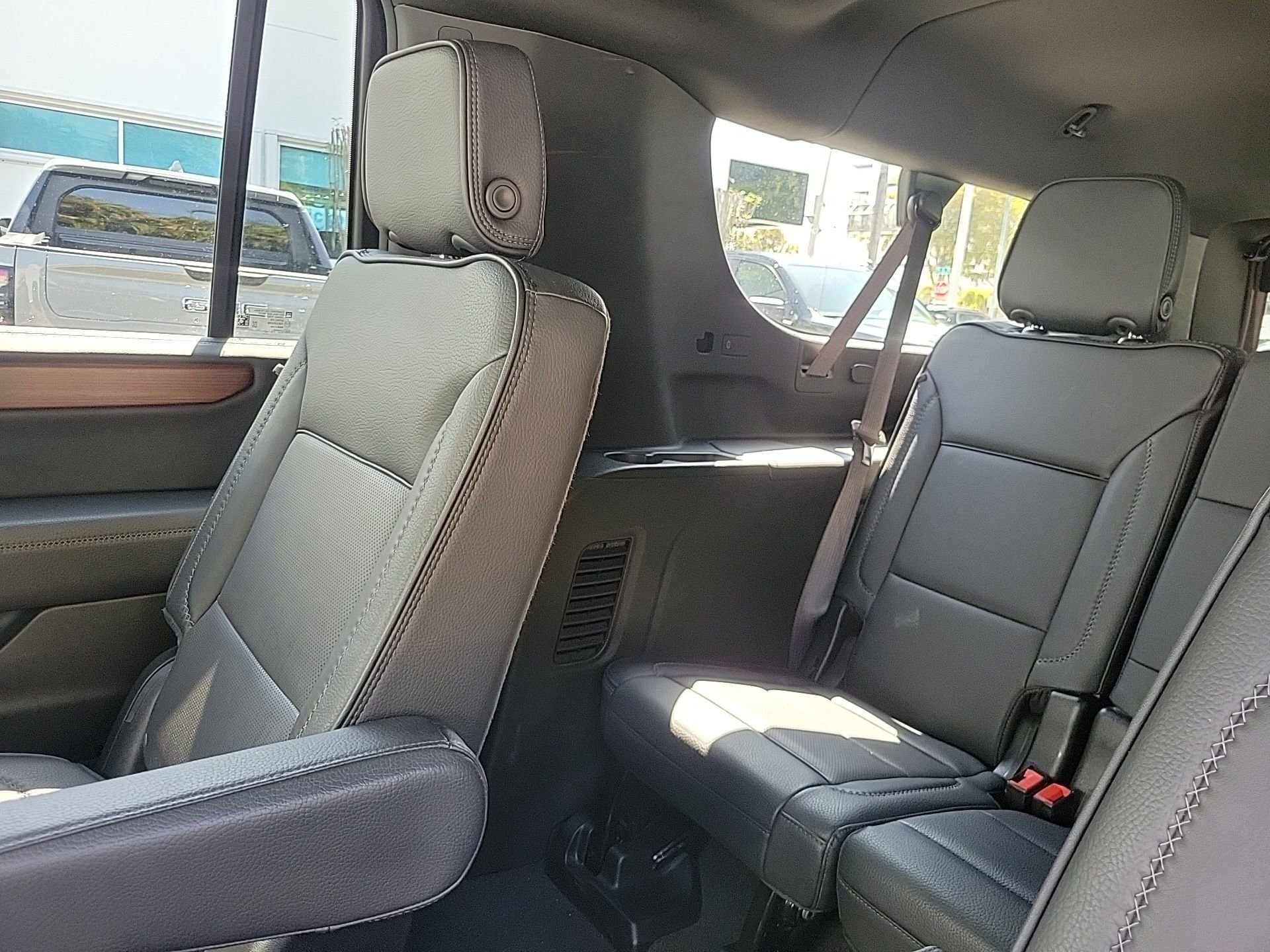 Used 2025 GMC Yukon XL Denali image 24