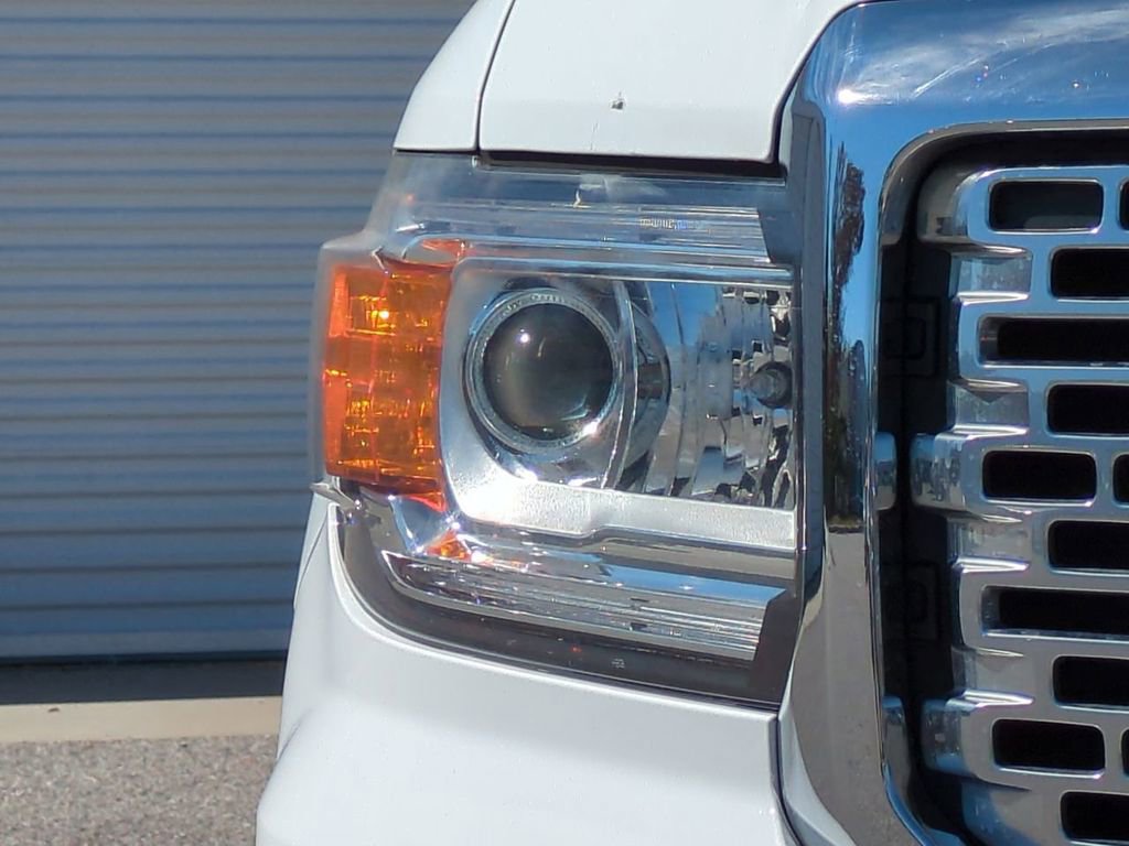 Used 2018 GMC Canyon Denali image 10