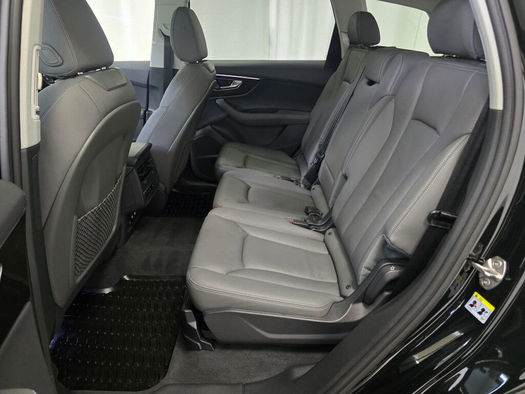 Certified 2025 Audi Q7 3.0T Premium Plus image 19