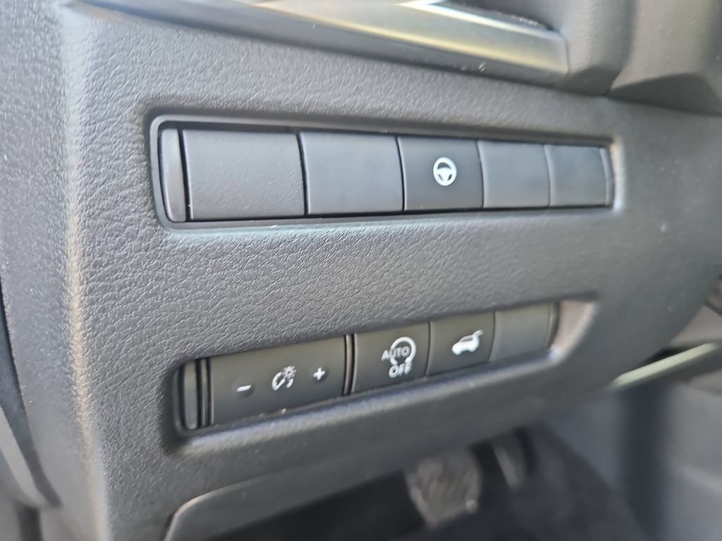 Used 2025 Nissan Rogue SV AWD/4WD image 24