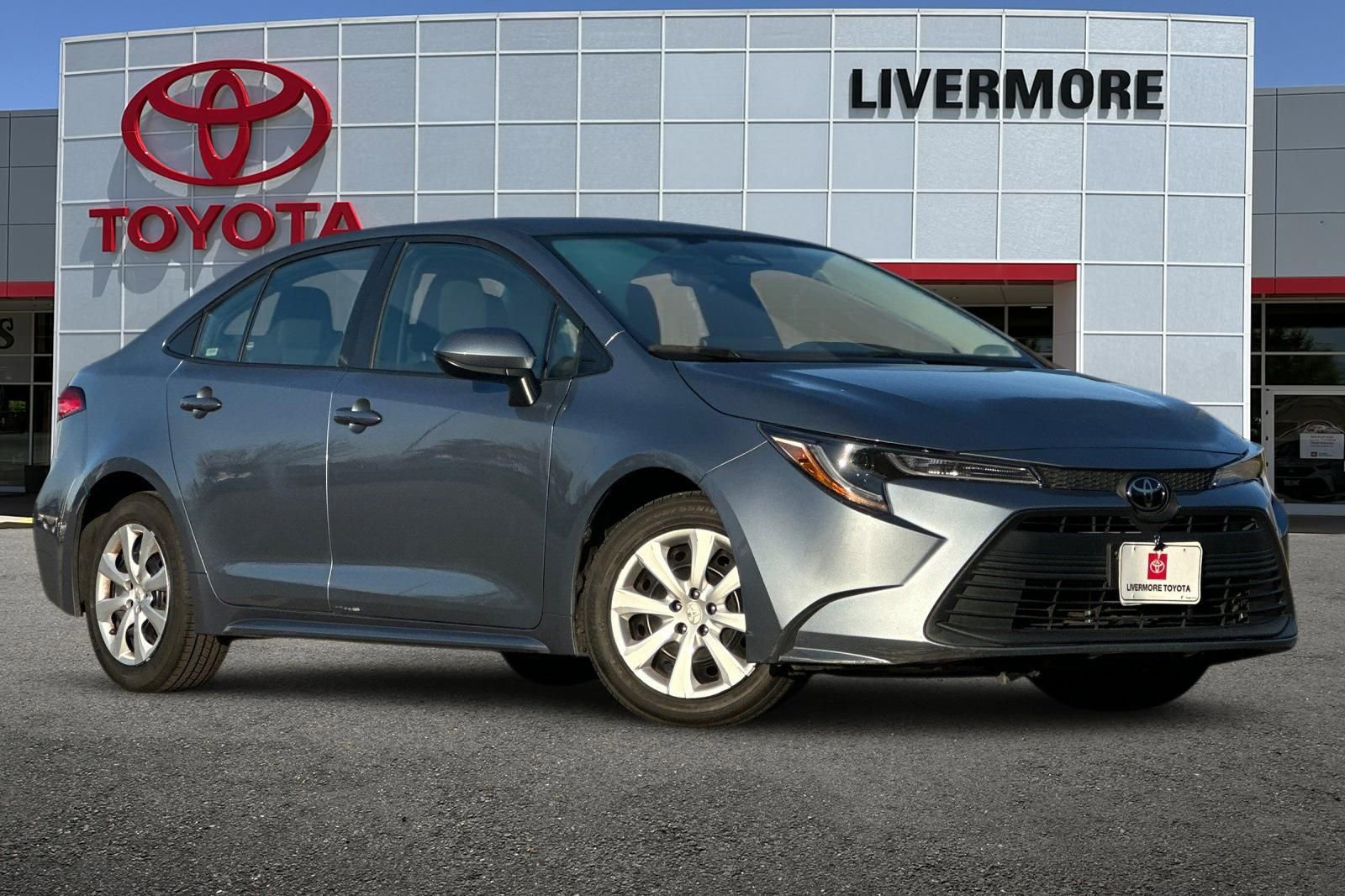 Used 2024 Toyota Corolla LE image 2
