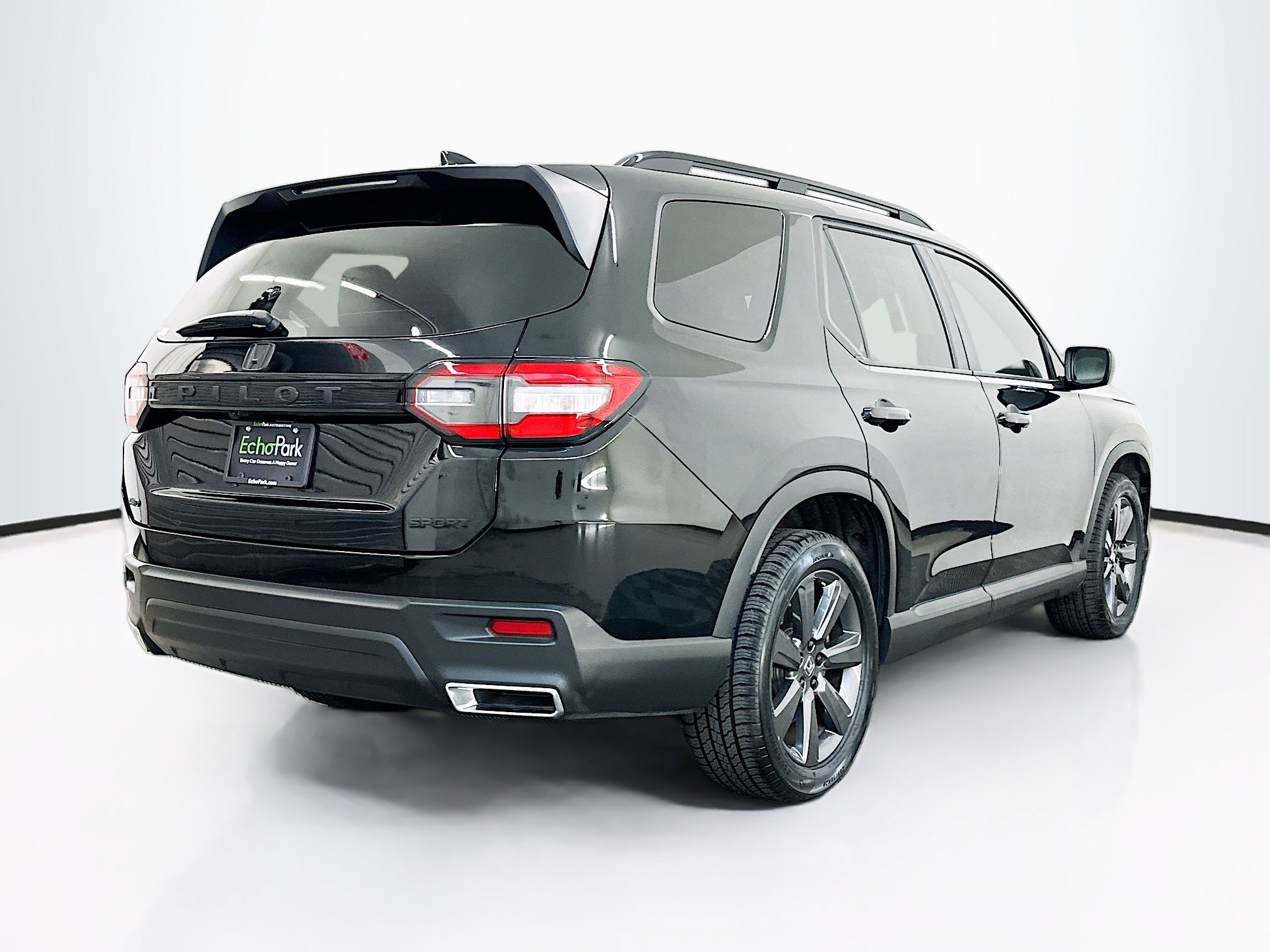 Used 2025 Honda Pilot Sport image 9