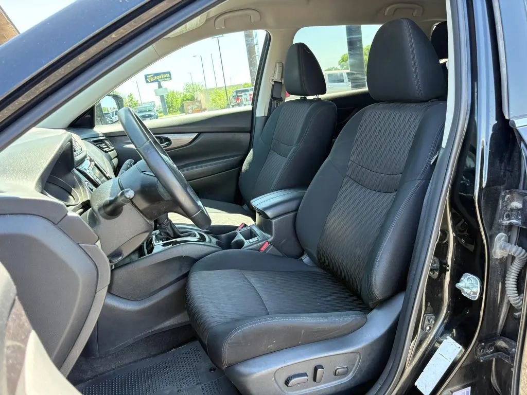 Used 2018 Nissan Rogue SV AWD/4WD image 21