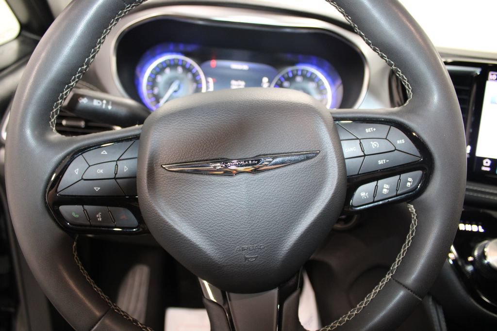 Used 2025 Chrysler Pacifica Limited FWD image 31