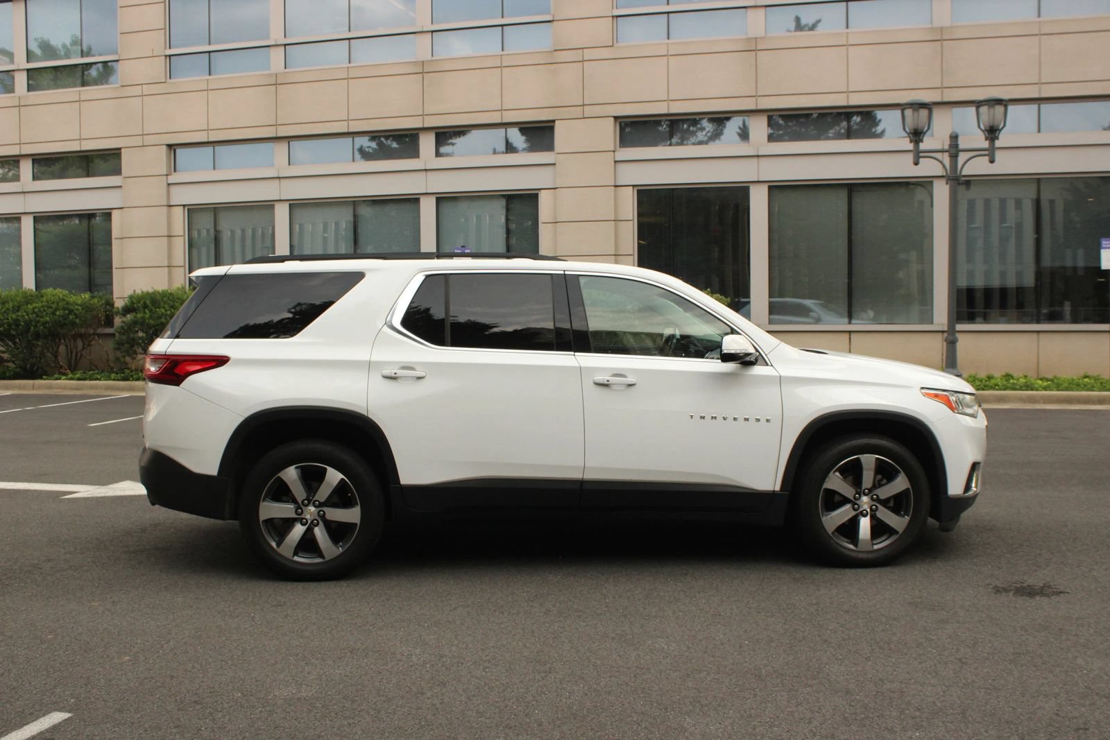 Used 2019 Chevrolet Traverse LT w/ LT Premium Package AWD/4WD image 6